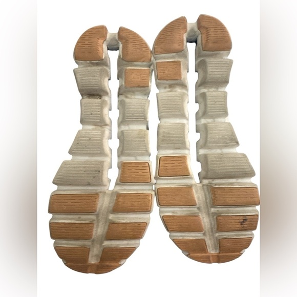 On Cloud 5 Running Shoes Women’s size 9 Gray & White - Picture 6 of 9